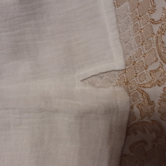 SOFT SURROUNDINGS - WHITE  Front Tie Keyhole Style Tank -  Size 17" Wide (L) - Picture 3 of 8